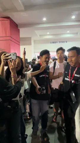 WHAT A BEAUTIFUL DAAAY! @Bas aww 😭🥹👋🏻💖 #baskaramahendra #bahkanvoli #theactors #vindes #fyp 