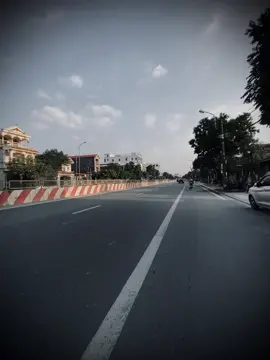 : 时钟能记录时间,却留不住瞬间。 “Đồng hồ có thể ghi lại thời gian, nhưng chẳng thể giữ lại khoảnh khắc.”  #htdat_9 #xhh #nhacbuon 