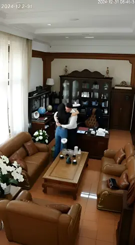 Đến lượt em quần Jean Áo đen trích xuất từ Camera Phòng Chủ tịch HĐQT tại Ninh Bình, có ông nào vào tìm vợ không, còn em váy trắng, váy đỏ nữa chưa thấy đâu,mờ hết cả mắt🤣 #ninhbinh  #tiktok 