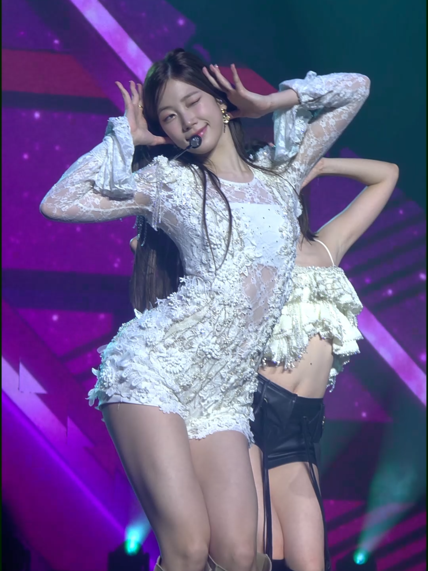 250810 Come Over 夢の東京ドーム公演までD-2🔥 最高に楽しみながら踊ってくれるカズハにつられて、こちらも自然と笑みがこぼれる一曲💃✨ 最後の必勝ウィンクとはにかみ笑顔がたまらんかわいい #LE_SSERAFIM #KAZUHA #르세라핌 #카즈하 #EASY_CRAZY_HOT_ENCORE_TOKYODOME @le_sserafim