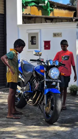 හැම කොල්ලෙක්ම පොඩි කාලේ දකින හීන හැබෑ වෙන්න ඕනා.. 🥺💙 #viral #hornet250 #dreams #bikedream #foryou 