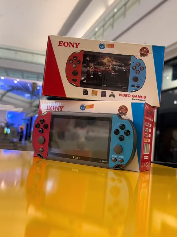 JOGOS CLÁSSICOS dos anos 80 e 90 para você jogar onde quiser. Relembre Mario, Sonic, Donkey Kong, Metal Slug e todos aqueles títulos que marcaram época. ✅ Diversão sem fim ✅ Compacto e fácil de levar ✅ Milhares de jogos na palma da sua mão 🎁 Presente perfeito para você ou para quem ama a era dos games retro! 🛒 COMPRE O SEU AGORA! https://s.shopee.com.br/7KpCajgJ12 ⚠️ Preço de nostalgia, mas estoque limitado!