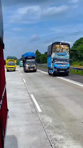 Konvoi cantik oleng tipis