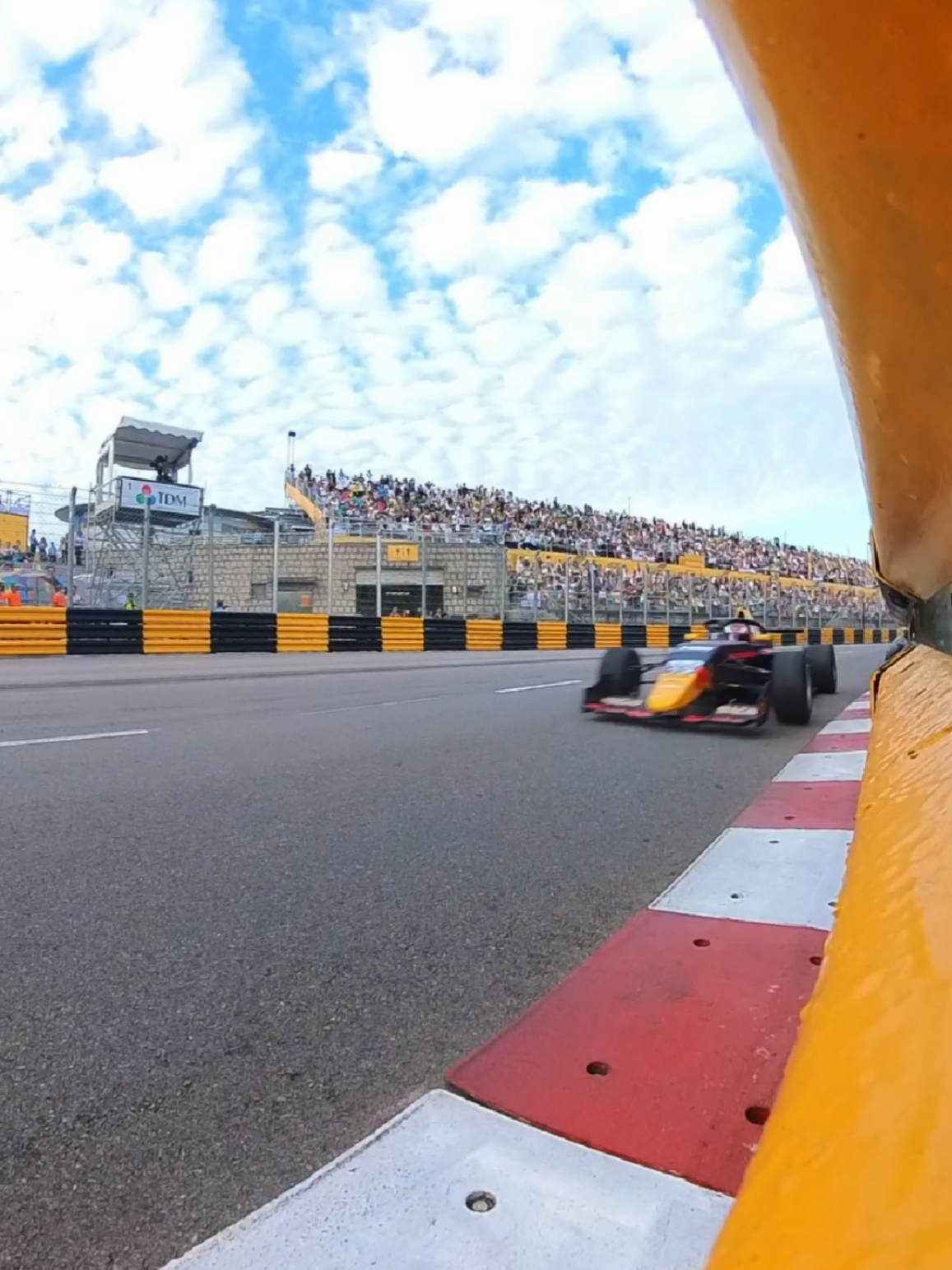 Macau: where speed meets control! 🤩 Enjoy these 22 seconds of pure adrenaline on the edge of the curb!   #Pirelli #FIAF4WorldCup #MacauGP 