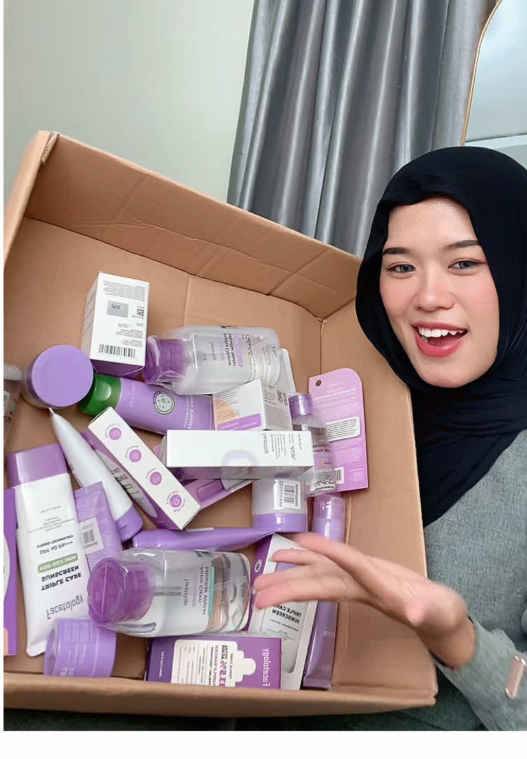Masyaallah Tabarakallah first time dikirimin sample sebanyak ini sama brand 🥹😭 @Facetology official thankyou udah kasih kesempatan ke akun secimit iniii 🤍 big love 🤍😍 #facetology #affiliate #affiliatemarketing #samplegratis #beautycreator 