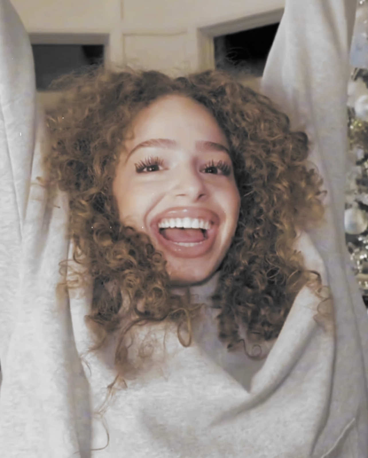 not her blowing air to the fire im crying  - [ cc dxllboy , scp elissluvs ] - #elianakalogeras #kalogerassisters #fyp #viral #kalorgs @Eliana Kalogeras  eliana kalogeras edit eliana kalogeras soft edit kalogeras sisters edit