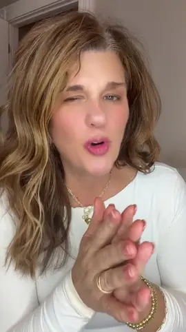 This is so good for dry, irritated skin. Elixabeth Arden 8 Hour Cream Skin Protectant #skincare #dryskin #dryhands #TikTokShopSparkCreator #TikTokShopBlackFriday @Elizabeth Arden Inc. 