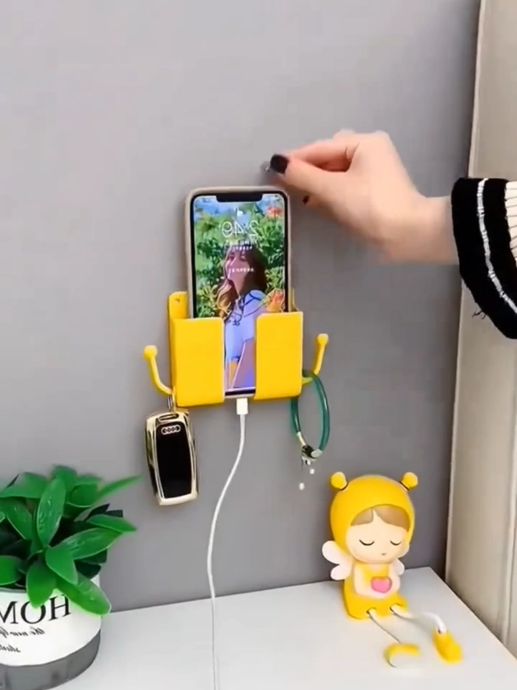 Khay sạc điện thoại dán tường #giadodienthoaidantuong #dodungtienich #tienich #xuhuong 