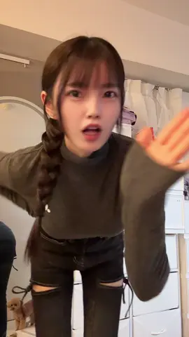 #引きこもりが海で水着になるまであと25日 ビンタされたい人とかいるのーーーー？