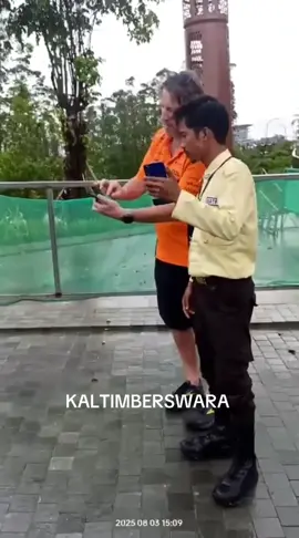 Ketika Bule bertanya kepada Security IKN yang punya bahasa Inggris versi beda 🎥 @Pelatihan satpam Tanah Grogot 
