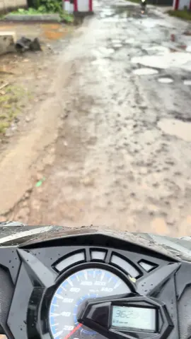 anjir anjirr dalan di deso #lampung #fyp#jalanrusak #jalanrusaklampung #lewatberanda 