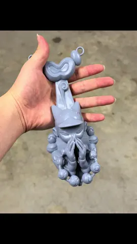 Made this wearable toy - tie 👔 Constantly experimenting to combine art and design through mixing pray boi and 3d printing to create wearble designs ✨👀 #designarte #digitalsculpting #productdesign #collectibles #wearableart 