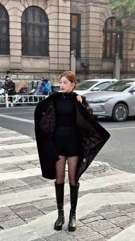 Bạn không thể biết được rằng người vừa gặp bạn đã cười cũng vừa cười vs con khác 😊#linnstore #quanaoquangchau 