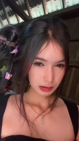 ក្បត់នៅនឹងមុខ.😒