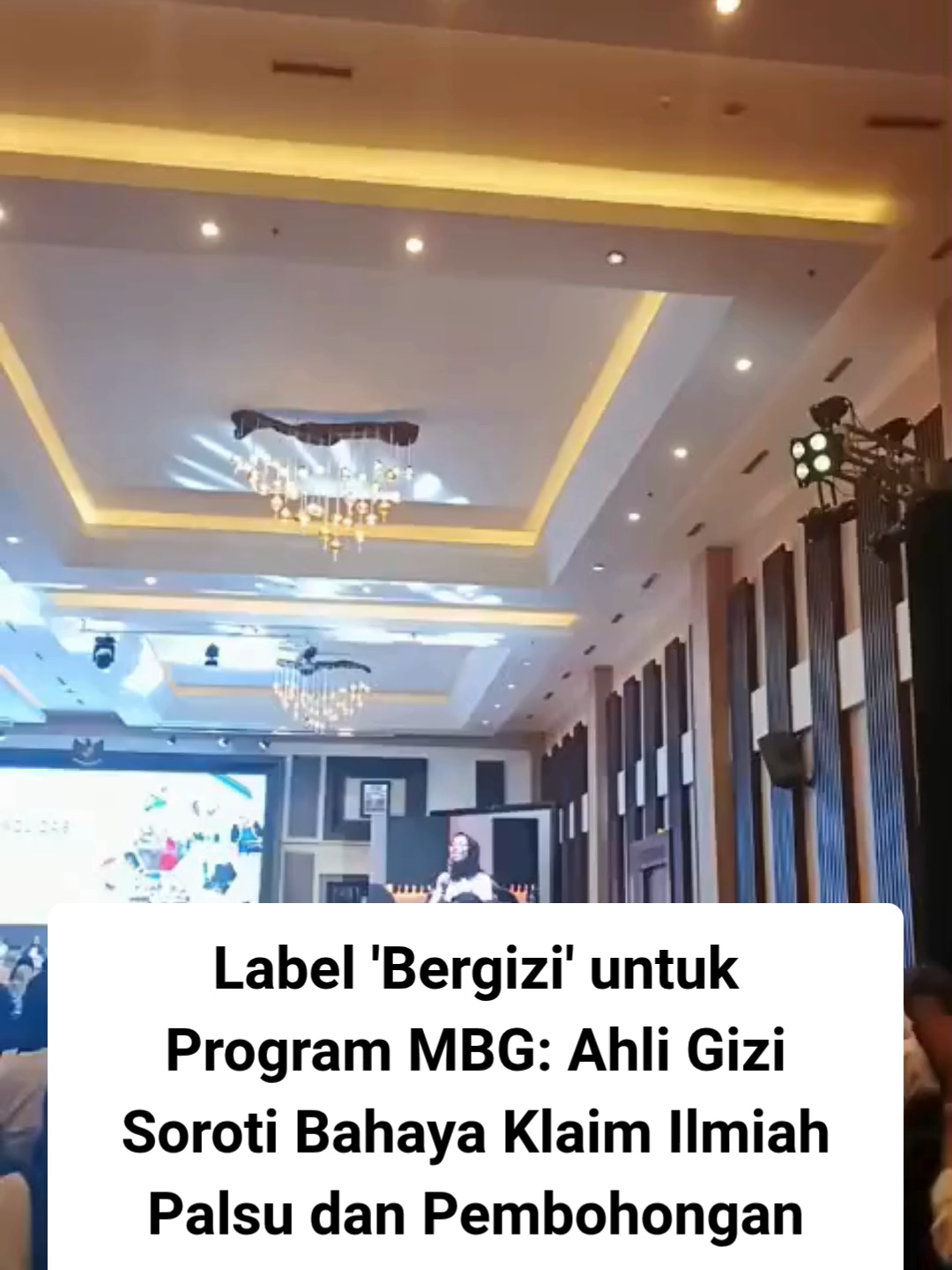 Isu hangat kembali mewarnai dunia kesehatan publik. Program Makanan Bergizi Gratis (MBG) yang diusung pemerintah, alih-alih diapresiasi, justru menuai kritik pedas dari kalangan profesi ahli gizi inti. Sorotan utama mereka? Wacana membuka lowongan di (SPPG) untuk program MBG yang tidak lagi mewajibkan lulusan murni ilmu gizi, melainkan bisa diisi oleh sarjana kesehatan masyarakat, teknologi pangan, pengolahan makanan, dan penyuluh gizi puskesmas. Baca selengkapnya melalui link: https://prianganinsider.pikiran-rakyat.com/nasional/pr-3839796457/label-bergizi-untuk-program-mbg-ahli-gizi-soroti-bahaya-klaim-ilmiah-palsu-dan-pembohongan-bagi-publik?page=all#viral #mbg