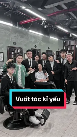 Phục vụ các zai bảnh mùa kỉ yếu#kiyeucuoicap #hocsinh #viral #thankbarbershop #tiktokgiaitri 