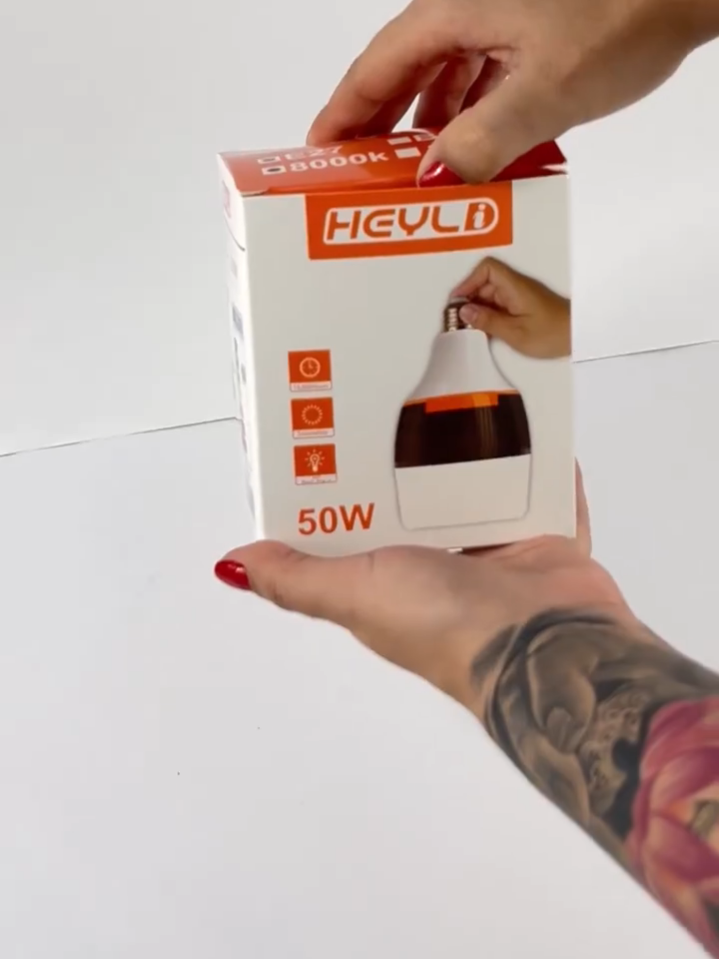 Não fique no escuro quando a luz acabar! 🔦 A Lâmpada LED Heyli 50W é a sua solução perfeita para emergências. Ela funciona como uma lâmpada comum no dia a dia, mas se a energia cair, ela se transforma em uma luz de emergência automática, sem precisar de pilhas ou fios! ✅ 50W de Potência: Iluminação forte (Branco Frio 8500K). ✅ Sem Fio: Recarrega enquanto está ligada. ✅ Bivolt: Compatível com qualquer voltagem. Segurança e tranquilidade garantidas para sua casa! 🛒 COMPRE A SUA AGORA! https://s.shopee.com.br/9KaH1vYcsG ⚠️ Promoção sujeita à alteração de preço e estoque do site.