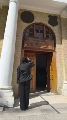 اليوم هوَ أول يوم لي في كلية الطب في جامعة بغداد كمية المشاعر والاحاسيس اليوم توسع الدنيا كُلها حسيت نفسي دا امشي بطريق تعبتله وانطيت روحي وصحتي حتى اوصله داخله مكان احلم بيه سنين صبرت اله ونلته كل خطوه خطيتها اليوم كلبي يدك وياها الف دكة الطريق الطويل الكدامي والمسؤوليه الي صارت على ظهري اني دا انتظرهم ثانية ثانية وكل أمل وثقه اجتازه وبسهولة وهذا كله بفضل رب العالمين اولا وامي وابويه ثانيا ولكل شخص شاركني بكلمة حلوه وحفزني وانطاني جرعة امل لهذا المشوار واخيرا لنفسي الي صبرت ونالت واجتازت وانتصرت الحمدلله على نعمة عطايا رب العالمين الحمدلله دائمًا وابدًا يارب على كلشي بحياتنه بسم اللّٰه رب البدايات نبدأ ♥️ #foryoupage #كلية_الطب #جامعة_بغداد #foryou #fypシ゚viral 