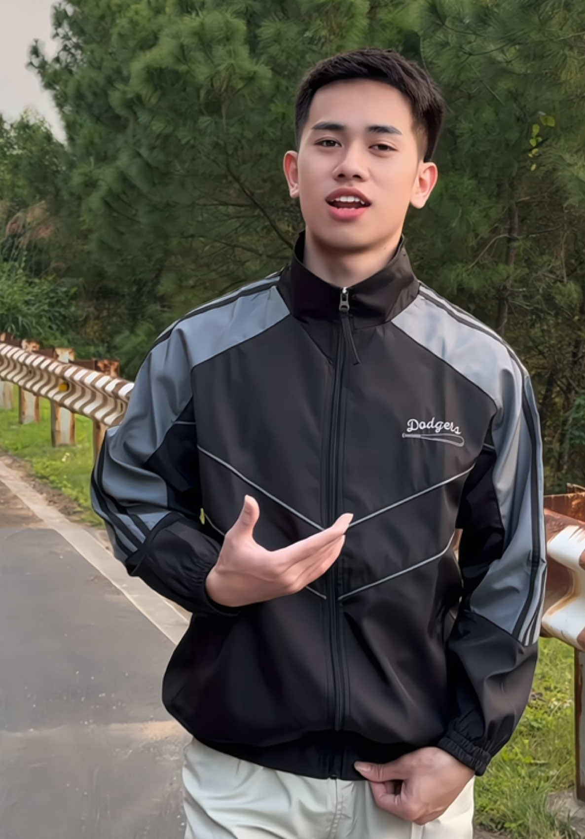 Áo khoác gió Qthouse,áo khoác