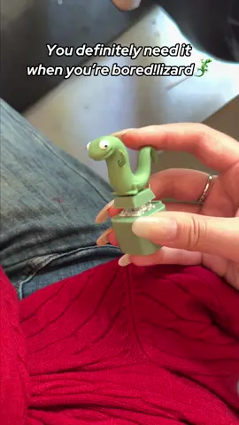 This button is more addictive than my phone. I can't stop. #lizard #lizardlizard #lizardlizardlizard #lizardmeme #lizardbutton
