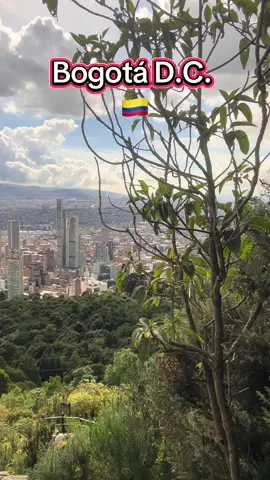 Bogotá! ❤️🇨🇴⛰️🏢 #bogotá_colombia🇨🇴 #colombiabogota🇨🇴viral #bogotá🇨🇴 #elteacherjemmanuel #unmexicanoencolombia🇲🇽 