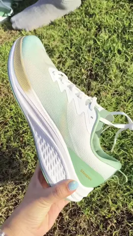 ถอยรองเท้ามาใหม่ คุณสาบอกเบาใส่สบาย วิ่งเพลิน สปีดดี ไม่เจ็บเท้า👍🏻👟 #foeiichnun #รองเท้ากีฬา #รองเท้าผ้าใบ #รองเท้าวิ่ง #รองเท้าออกกําลังกาย 