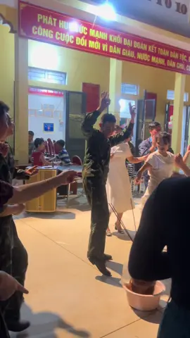 Các chú cỡ này ạ các cô đỡ sao nổi kèo này cô thua 😂 tìm in4 chú bodoi 