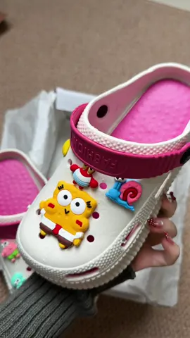 Dép sục charm xih ạ #depsuc #giaydephottrend #xuhuong #vairal  @MI MÊ DÉP 🩴 