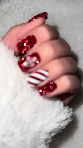 ❤️🎄 #christmas #christmasnails #nailsartvideos #blingbling #nails @pb_nails 