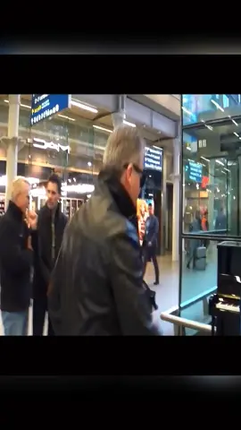 Two Dudes Boogie Woogie Elton John's Piano #piano #pianocover #cover #publicreaction #publicpiano 