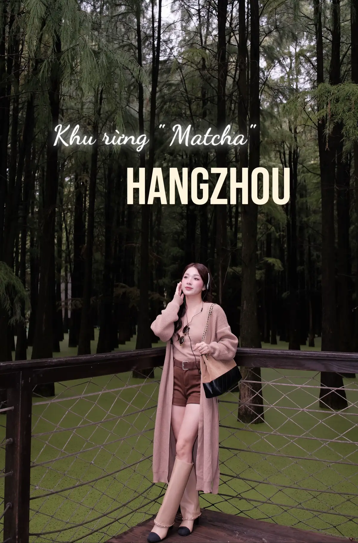 Giữa những ngày đông lành lạnh, tìm được một nơi xanh mướt mắt như Hồ Thanh Sơn thật sự là một điều dễ thương. Mặt hồ ở đây có màu xanh lục bảo tự nhiên, nhìn xa xa như ai đó vô tình làm đổ cả ly matcha xuống thung lũng vậy 🍵💚 Thuộc khu Lâm An, cách thành phố không quá xa, nhưng không khí lại khác hẳn: yên ắng, rộng rãi và mộc mạc.Những hàng thủy tùng mọc thẳng giữa dòng nước, đứng im như đang canh giữ cả khu rừng nhỏ – đẹp vừa đủ để người ta lặng đi vài giây 🌲✨ Đến đây chỉ cần đi bộ nhẹ, hít thở chút gió mát, chụp vài tấm hình là đủ thấy chuyến đi “đáng” rồi. Ai thích màu xanh, thích thiên nhiên hay chỉ đơn giản muốn một buổi sáng trốn khỏi nhịp sống vội, nhất định nên ghé thử chỗ này nha 💚🌿 #tieungocbuofficial #travel #travelling #Nguyetchina #shanghai 