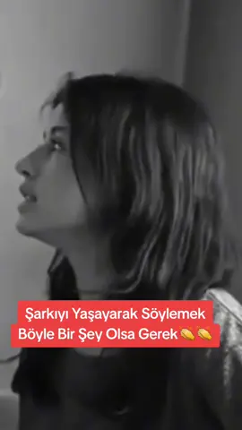 'Sonra Ne Varsa Gömdük lçimize. Anlaşılmasın Diye de Çiçek Ektik Üzerine. Altı Mezarlık Üstü Bağ Bahçe..🥀