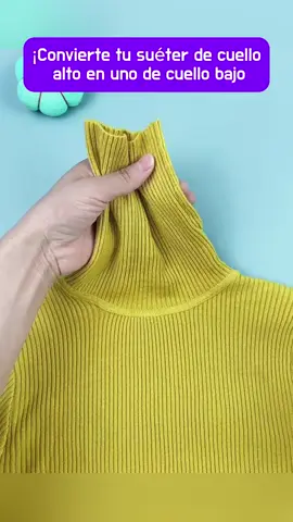 ¡Convierte tu suéter de cuello alto en uno de cuello bajo! Es fácil y rápido. 🧵✨ #DIY #Costura #TransformaTuRopa #RopaHechaAMano #EstiloPersonal