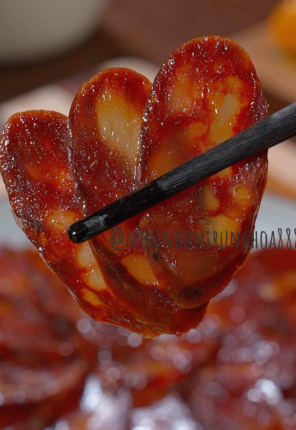 Chị em ơi, trời trở lạnh rồi, lại đến mùa làm lạp xưởng đây! Nhưng nhiều người làm xong lạp xưởng không bị mặn quá thì cũng nhạt quá. Hôm nay mình xin chia sẻ với mọi người bí quyết làm lạp xưởng hơn 50 năm của bà mình.#ngon #nauan #monngonmoingay #ănngon #ănvặt 