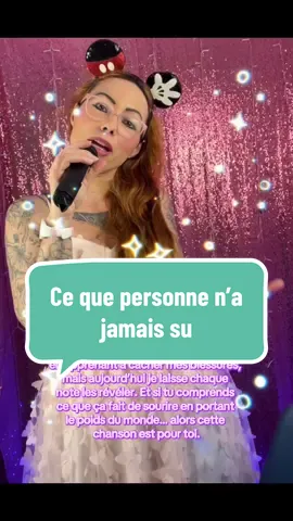 Ce que personne n’a jamais su…Quand j’ai chanté Secret, c’est ma propre vérité qui a tremblé dans ma voix, pas celle que je montre aux autres. J’ai grandi en apprenant à cacher mes blessures, mais aujourd’hui je laisse chaque note les révéler. Et si tu comprends ce que ça fait de sourire en portant le poids du monde… alors cette chanson est pour toi. #Pou#PourCeuxQuiCachentToutc#SecretLouanes#HistoireVraieo#ÉmotionPurekTokFR