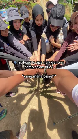 btw kami open trip dan pesertanya memang cewe semua+ngakunya jomblo kok😭 #pendakigunung #pendakiindonesia #pendakilampung #gunungratai #fyp 