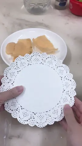 Vừa ngon miệng lại còn đẹp mắt. Trước tui dùng mí loại giấy mỏng phải lót 2 tờ. Giấy này dày 1 tờ là hút siêu tốt rùi #embe1m55 #genzreview95 #review #giayhutdau #giaythamdauthucpham 