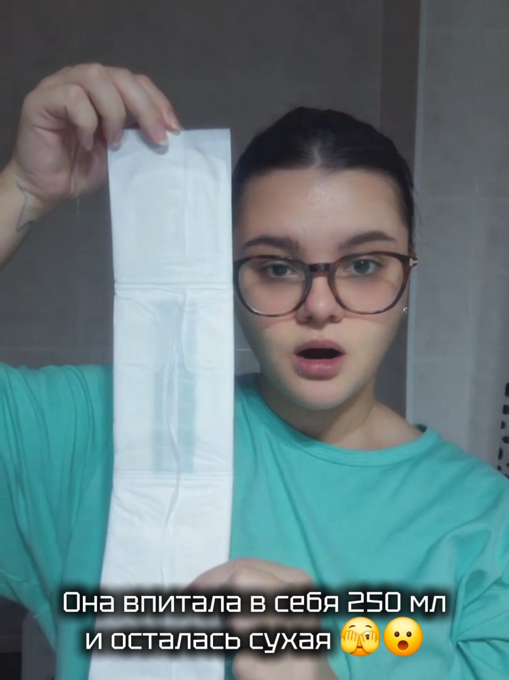 Я нашла спасение для девушек с обильными месячными ❤️‍🩹⬇️ Прокладки имеют 100% натуральный состав, не содержат пластика в тканевых слоях, стерильны и имеют анионовый чип, который защищает от попадания микробов 🦠 Всё мы знаем, что во время менструации у девушек чаще всего развиваются болезни и инфекции, потому что микрофлора ослаблена, так что это реальное спасение.  Также впитываемость прокладок обеспечивает комфорт без ощущения влаги 💋✨️ #iLife #прокладки #greenleaf #экотовары #месячные 