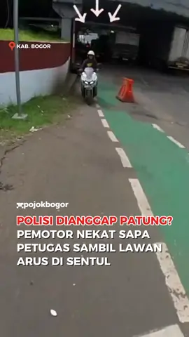 Fenomena memprihatinkan terjadi di Bundaran Tugu Pancakarsa, Sentul. Puluhan pemotor terlihat cuek melanggar aturan lalu lintas, bahkan menyapa polisi yang sedang berjaga sambil tetap menerobos jalur terlarang. Pertanyaannya: sanksi sudah tak menakutkan, atau petugas kurang dihormati? Bagaimana menurut Anda soal arogansi berkendara seperti ini? Tulis opini kamu di kolom komentar. source video: polisigalauindonesia #pojokbogor #tugupancakarsa #sentul #polisiindonesia #beritabogor 