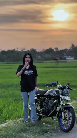 Di tunggu mbak Sherly bolo🥰#kediri24jam #glpromaxindonesia #glw9stayle #glmodifikasi #kediriglclub #kedirigl#pmcipengdajatim#fyp #fyppppppppppppppppppppppp @KGLC kediri gl club @enginediesel07 @Ulin Master Racing @Sherlynw💋 @SherlyNw2 