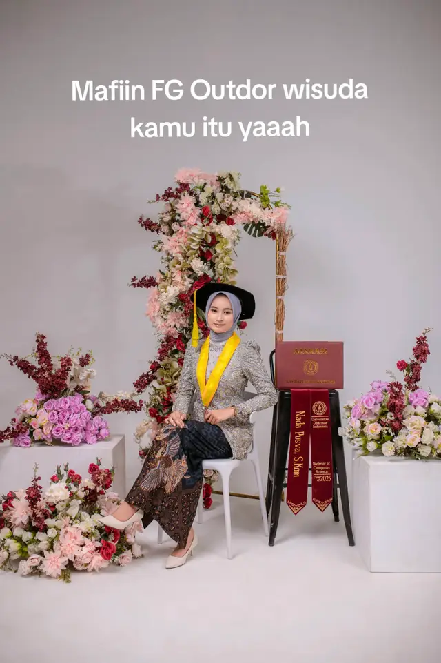 Ga bakal di maafiin, di tambah FG nya gamau tanggung jwb foto hasil editan ga dikirim potongan harga engga atau gimana deh baiknya gada penjelasan sama skali, enak bngt di bawa diam foto orng padahal paket Gold 👹🥰, padahal udah lewat sebulan wisuda nya tapi tetep aja kesal liaat fotonya😔🥺 #fyp #fyppppppppppppppppppppppp #graduation 
