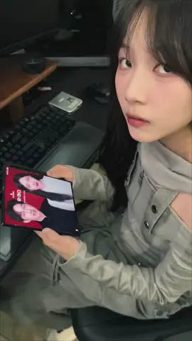 Ta có đôi tai biết nghe, nhưng toàn nghe những lời giả dối. Ta có đôi mắt nhìn xa nhưng lại toàn nhìn lầm...