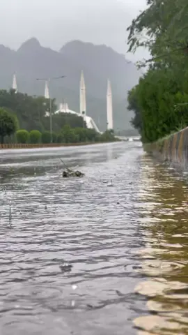 beautiful view of Faisal Masjid in rain 🌧️#islamabadians #mountain #faislmasjid_islamabad😍😍😎 #fypシ゚ #fyppppppppppppppppppppppp 