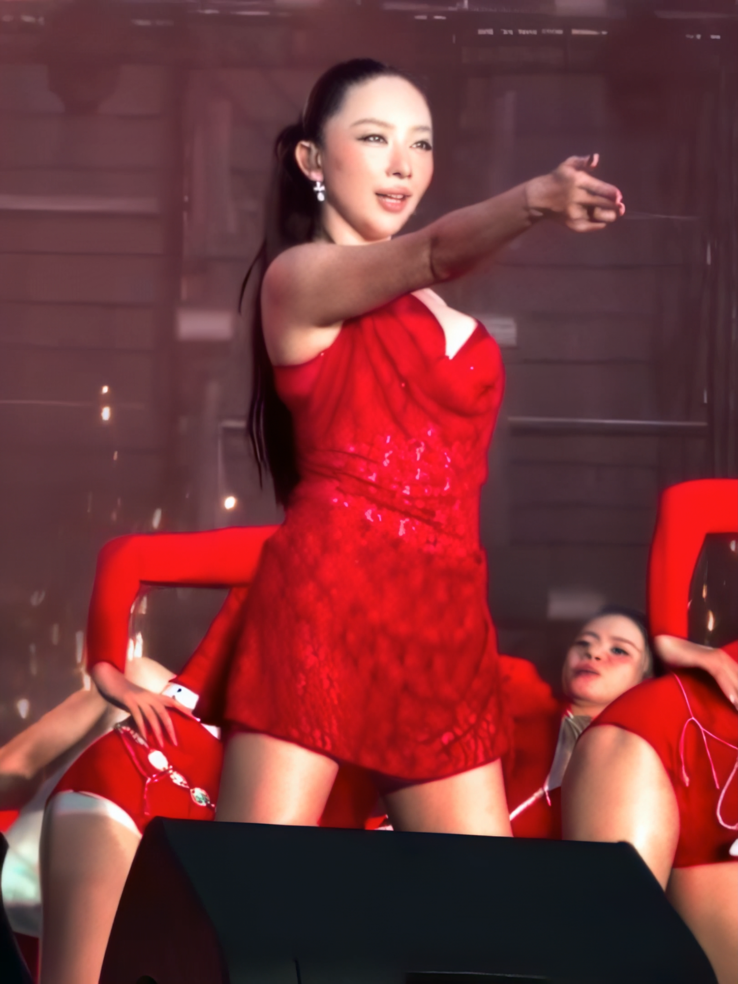 Chị Tóc Tiên diễn Waterbomb là thần thật sự ý #TocTien #Waterbomb