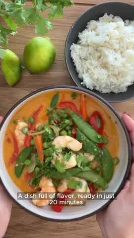 Curry de crevettes au lait de coco & légumes 🥥🦐   Un dîner express, plein de couleurs et prêt en 20 min ⏱️   ✨ Ingrédients Crevettes crues 🦐 • Lait de coco 🥥 • Oignon • Ail • Gingembre • Pâte de curry rouge • Poivron • Carotte • Petits pois • Pois gourmands • Citron vert 🍋 • Coriandre 🌿   🔥 Préparation express 1️⃣ Fais revenir oignon, ail et gingembre dans un peu d’huile de coco. 2️⃣ Ajoute la pâte de curry, les légumes et laisse cuire quelques minutes. 3️⃣ Verse le lait de coco + un trait de sauce soja. 4️⃣ Ajoute les crevettes, laisse cuire 5 min jusqu’à ce qu’elles deviennent roses. 5️⃣ Termine avec le jus de citron vert et de la coriandre fraîche.   🍚 À servir avec un riz jasmin ou basmati parfumé 💛   💬 Sauvegarde cette idée pour ton prochain dîner de semaine ! #recettefacile #currydecrevettes #dinnerinspiration #recetterapide #the_numidians   🇬🇧  Coconut Shrimp Curry with Veggies 🦐🥥   A colorful, comforting dinner — ready in just 20 minutes ⏱️   ✨ Ingredients Shrimp 🦐 • Coconut milk 🥥 • Onion • Garlic • Ginger • Red curry paste • Bell pepper • Carrot • Green peas • Snow peas • Lime 🍋 • Fresh coriander 🌿   🔥 Quick steps 1️⃣ Sauté onion, garlic & ginger in coconut oil. 2️⃣ Add curry paste + veggies, cook a few minutes. 3️⃣ Pour in coconut milk & a splash of soy sauce. 4️⃣ Add shrimp and cook 5 min until pink. 5️⃣ Finish with lime juice and fresh coriander.   🍚 Serve with jasmine or basmati rice 💛   💬 Save this idea for your next weeknight dinner!       