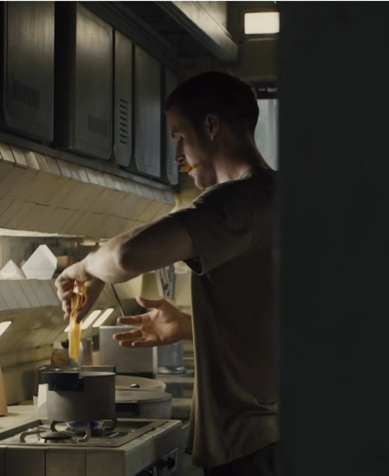 Cooking time || #ryangosling #bradpitt #bladerunner2049 #onceuponatime #fyp 