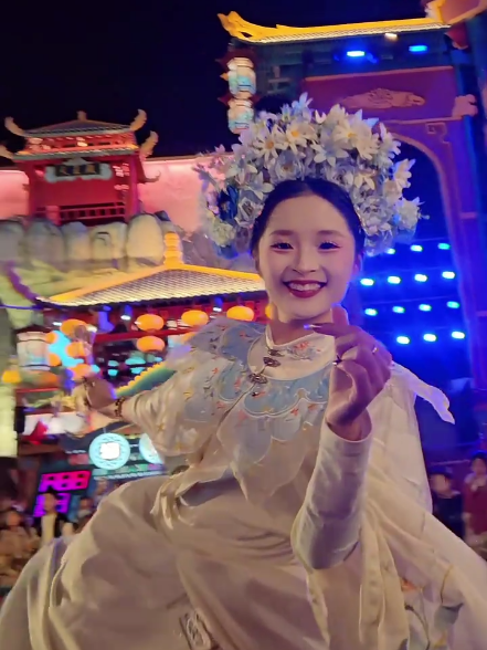 🇻🇳《明月山海间不夜城》🇨🇳 - 青岛不倒翁小姐姐抖音号#chineseculture🇨🇳, wenhua.wenhua - 青岛不倒翁🫶, 西门吹雪爱🫰, 山东不倒翁✌️🫰🫶 最美不倒翁小姐姐 双胞胎妹妹 大园子 Cô gái búp bê lật đật xinh đẹp nhất, chị em sinh đôi, Da Yuanzi @不倒翁·大园子 #旅行推荐官 #汉服小姐姐 #不倒翁小姐姐 #青岛明月山海间  爱🫰 Love🫶 我爱你。 ♥️ I Love You🫰 Roly-Poly Dolls Girl China🇨🇳 大唐不夜城 Roly-Poly Doll Girl China🇨🇳💃💃 明月山海间不夜城 Roly-Poly Doll Girl China🇨🇳💃💃 douyin RE-D, 郑浩 中国🇨🇳 China🇨🇳 T-Mix💖🥰 Feng Timo Music 青岛不倒翁·大欣🫧 明月山海间不夜城🇨🇳 青岛不倒翁, 西门吹雪🇨🇳 梦幻桃花源妙旅不倒翁🫧 明月山海间（锦上添花）🇨🇳 青岛不倒翁 不倒翁小姐姐 不倒翁双胞胎 青岛不倒翁·大欣🫧 青岛不倒翁·大园子 山海间不倒翁大圆子🇨🇳 明月山海间（锦上添花）🇨🇳 西安大唐不夜城-不倒翁小姐姐 19岁双胞胎姐妹在青岛表演 “不倒翁”👭💃💃🇨🇳 🫰 🫶  。🩷  🫰      ·山海间不倒翁 “牵手” .wenhua    ·大欣🫧    ·大园子🫶 🫰 🫶 -D,郑浩 @minhvy942   @春不晚 @tmix-m2j @FengTimoMusic @明月山海间（锦上添花）🇨🇳  。♥️  🫶 ·大欣    🫶 ·园子🫧🇨🇳 ·大欣🫧    “不倒翁”🇨🇳💃💃    张园 Zhang Yuan 张欣 Zhang Xin 妹妹张园 Chị Zhang Yuan 姐姐张欣 Chị Zhang Xin 张园和张欣🫶 Zhang Yuan Và Zhang Xin 张园和张欣🫰 Trương Nguyên và Trương Tân Trung Quốc🇨🇳 Roly-Poly Doll Girl China🇨🇳 不倒翁小姐姐    🫶 (@owukmx) original sound -                @owukmx @xiangzhoudream @tỷ tỷ TQ -PolyDollGirlChina         -凝凝 , 那就再 来一遍~ @tỷ tỷ TQ -Mix .wenhua                             