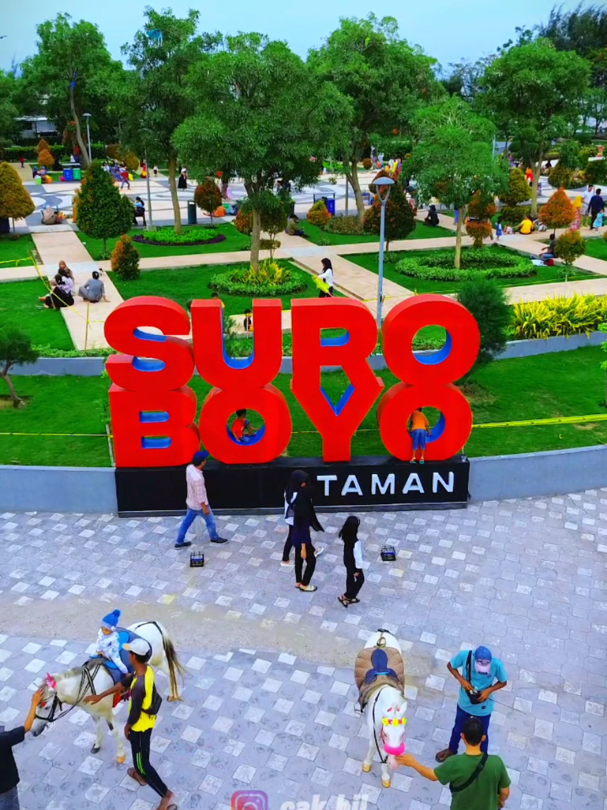 Keindahan Taman Surabaya #promomakan1111 #surabayatiktok #cakhilsinematik #cakhilmedia #dronevideo 