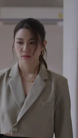 เจ็บเหมือนกัน แต่ต่างกันตรงที่แพทมีพ่อแม่คอยอยู่ข้างๆคอยให้กำลังใจ แต่กับหมอเปรมมีพ่อแม่ที่ไม่เคยเข้าใจความรู้สึกของลูกเลย😭 #ginnynatnicha #จินนี่ณัฐณิชา #พิษรัก 