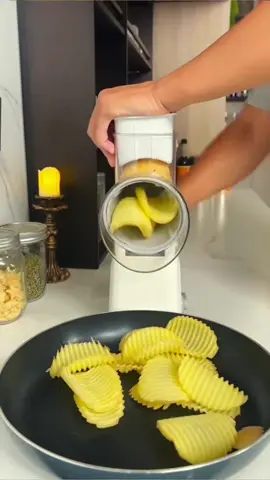 No more knife skills needed! 🥕✨ This hand crank chopper slices, dices, and shreds in seconds. Fast, safe, and fun! #vegetablechopper #KitchenHacks #timesaver #tiktokmademebuyit#fyp